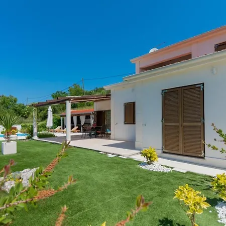 Filomena - Omis By Guide Villa Blato na Cetini