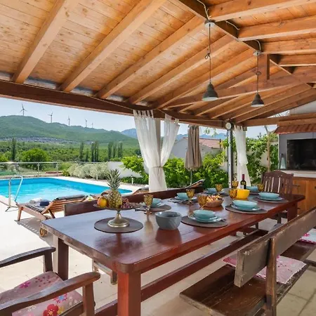 Filomena - Omis By Guide Vila *